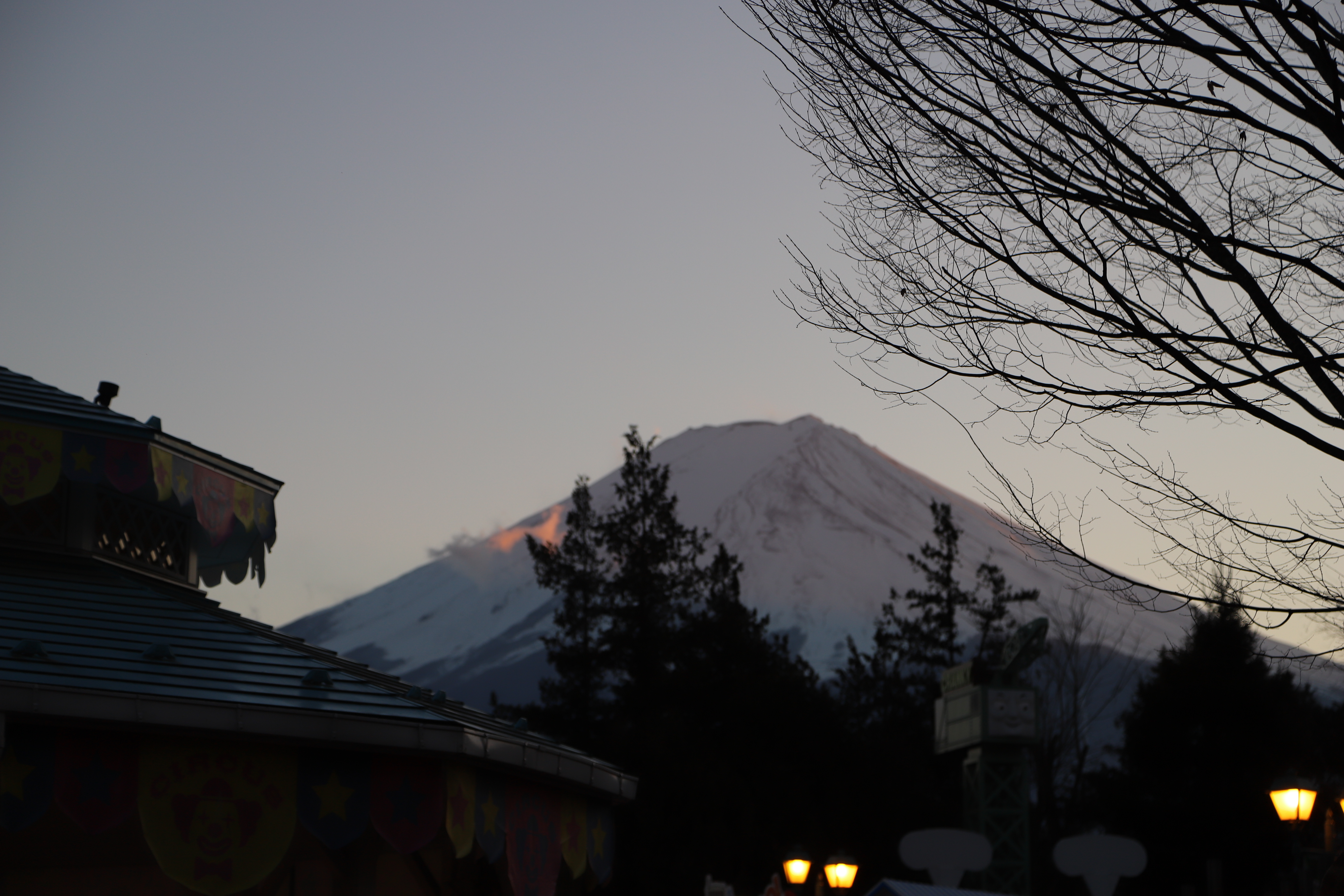 夜幕下的富士山🗻 摄于富士急乐园